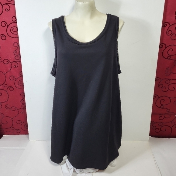 Love & Legend Long Black Top - Picture 2 of 9